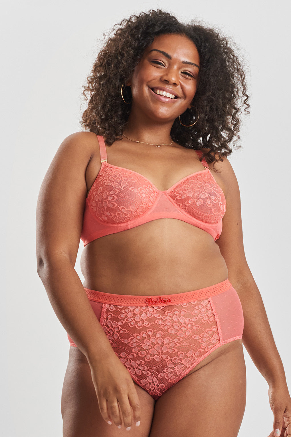 Lauren size M4 (34DD)