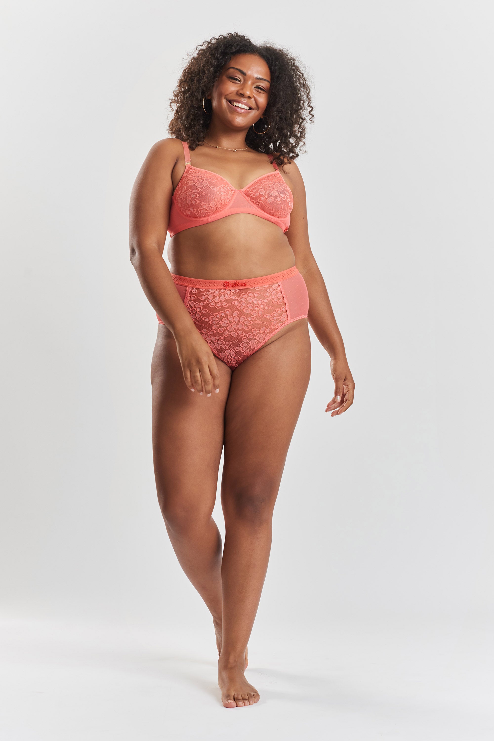Lauren size M4 (34DD)